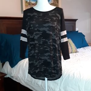 Tunic top by Maurices size 0 camo print